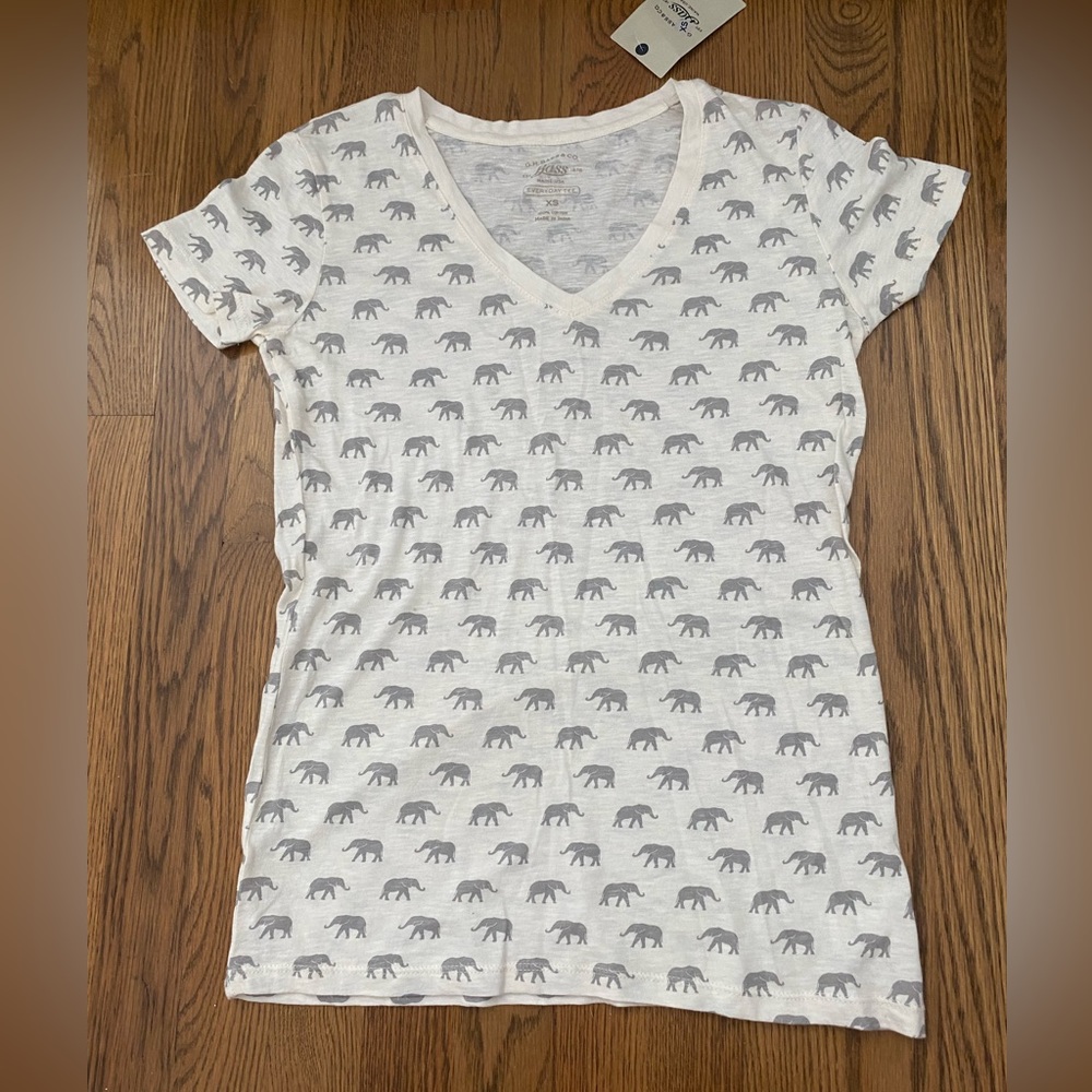 Elephant print v-neck shirt, size XS